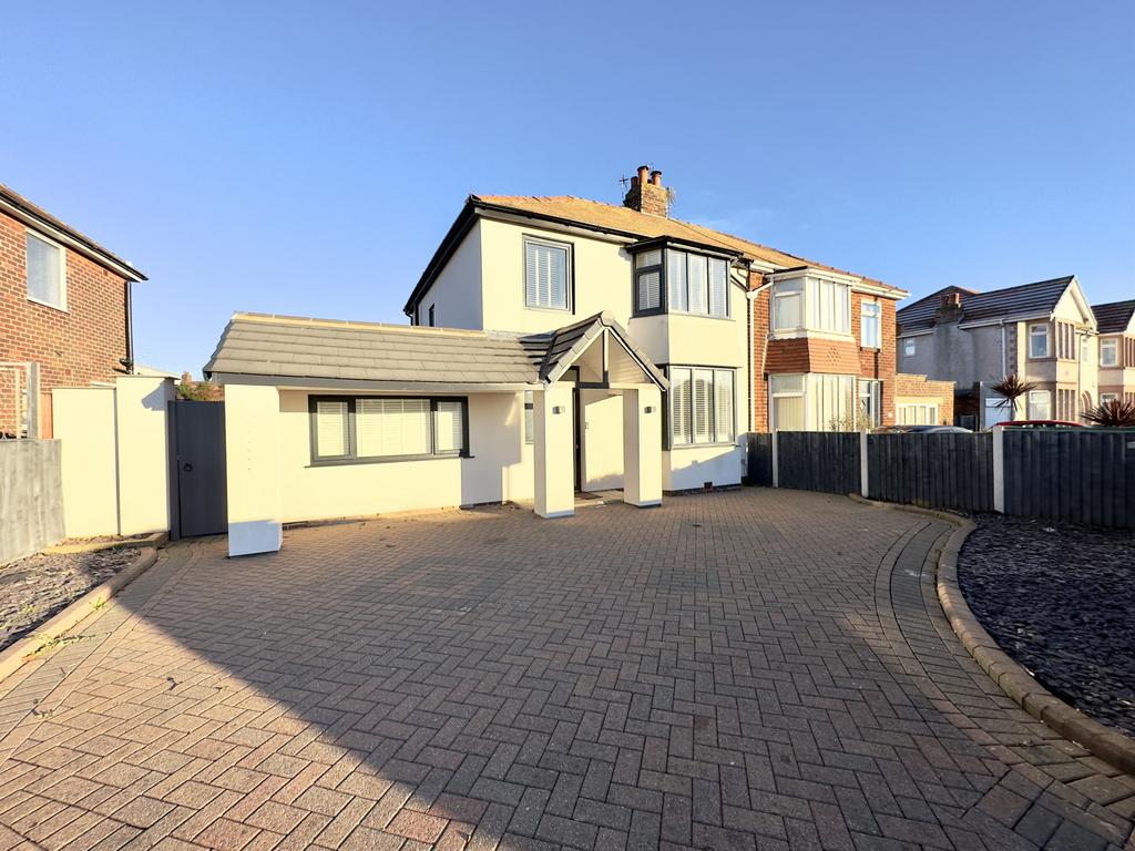 Bispham Road, Blackpool, Lancashire, FY2 3 bed semidetached house £