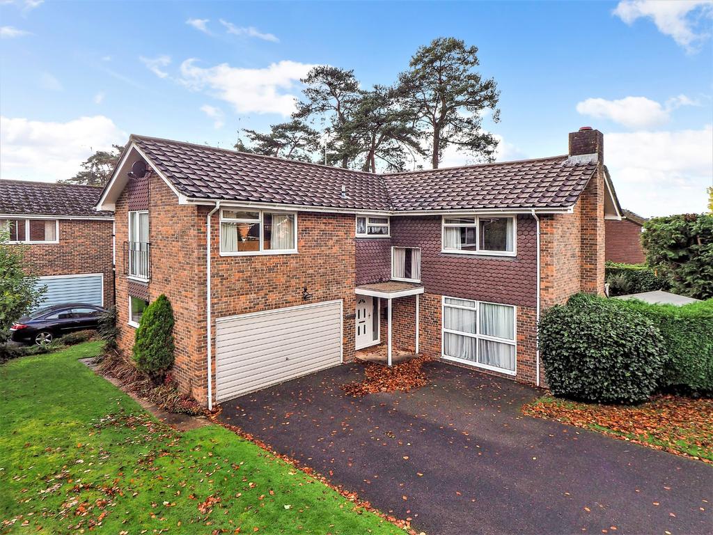 Pine Walk, Liss Forest, Hampshire 5 bed detached house £650,000