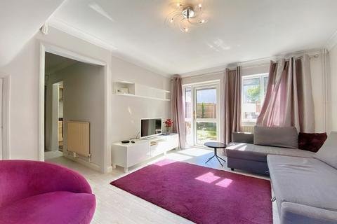 3 bedroom terraced house to rent - Fairlight Drive, Uxbridge, Greater London