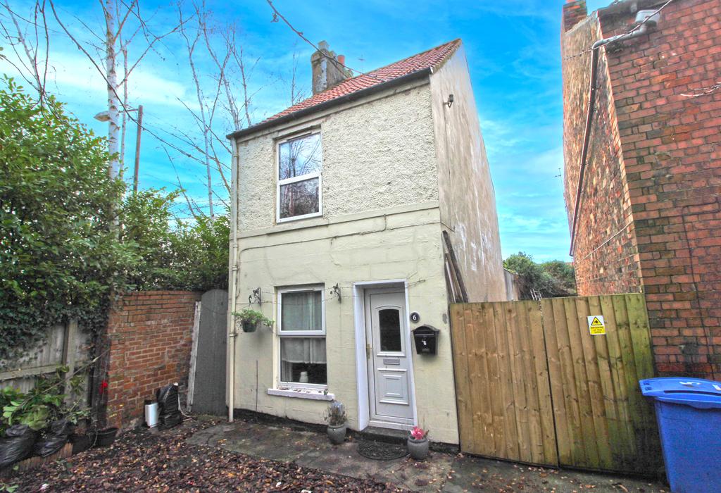 Norwood Dale, Beverley, HU17 9HE 2 bed detached house for sale £160,000