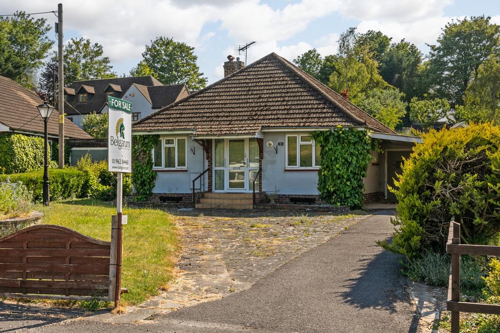 Lovedon Lane, Kings Worthy, Winchester, SO23 3 bed detached bungalow