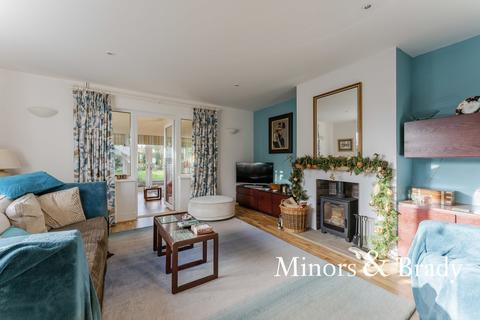 2 bedroom detached bungalow for sale - Highland Way, Lowestoft