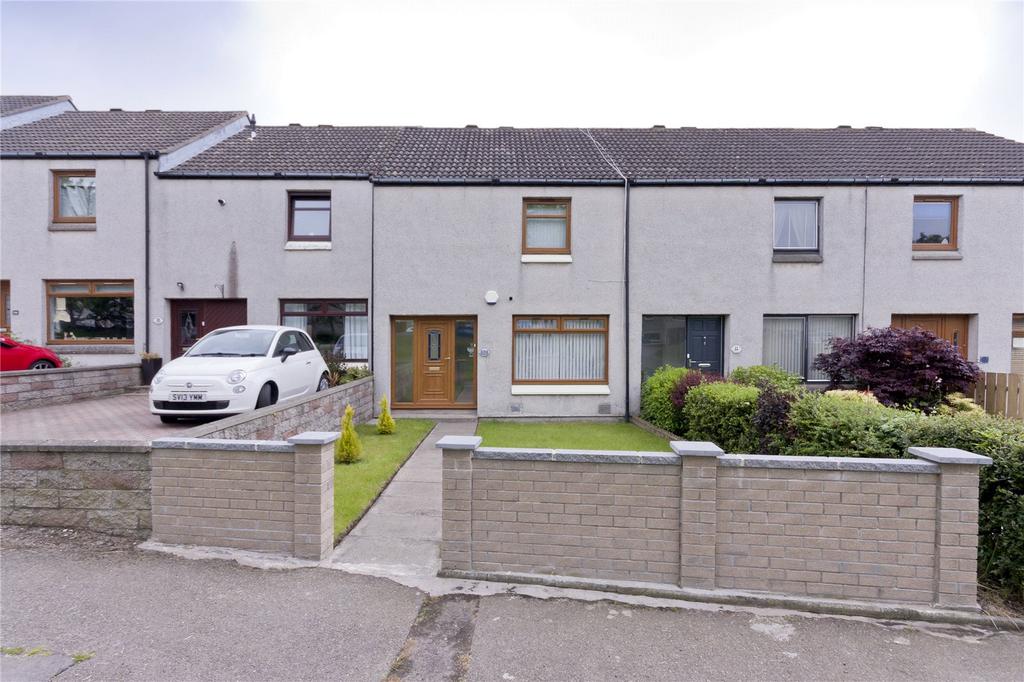 Orkney Avenue, Sheddocksley... 2 bed terraced house £840 pcm (£194 pw)
