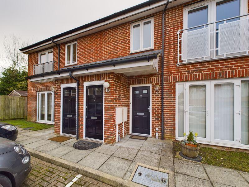 Caterham On The Hill £1000 PCM 1 bed flat £1,000 pcm (£231 pw)