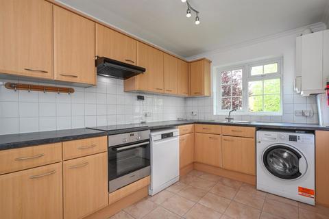 2 bedroom apartment to rent - Gainsborough Court, Walton-on-Thames