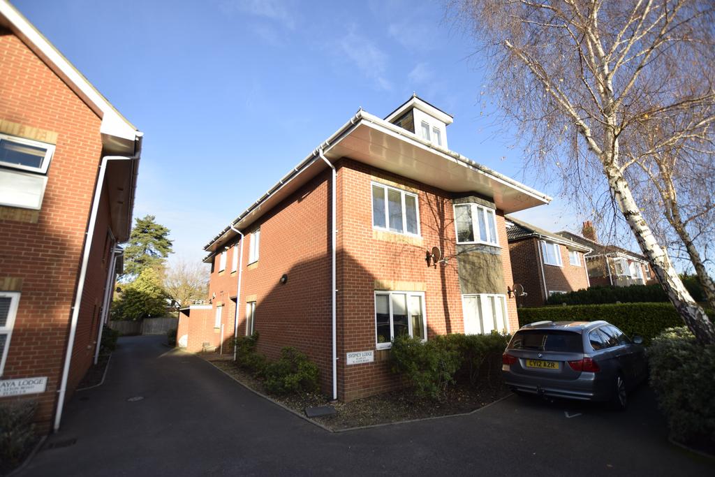 Alton Road, Bournemouth 2 bed flat £950 pcm (£219 pw)