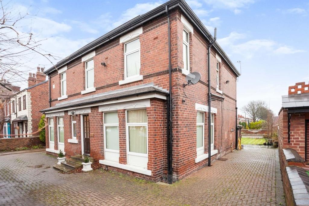 Castleford Road, Normanton, WF6 5 bed detached house £539,000