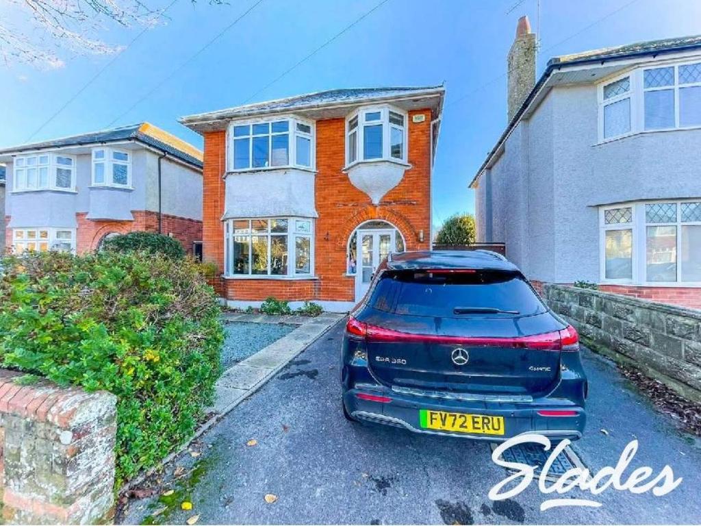 89 Corhampton Road, Southbourne, Bournemouth 3 bed detached house £