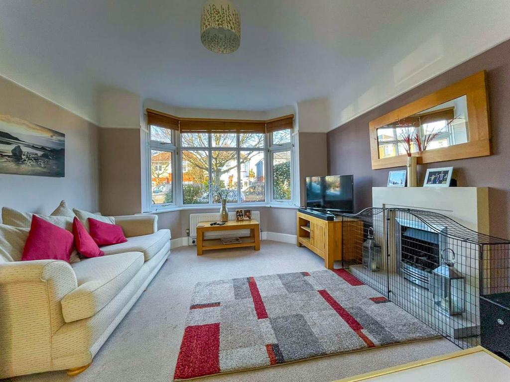 89 Corhampton Road, Southbourne, Bournemouth 3 bed detached house £