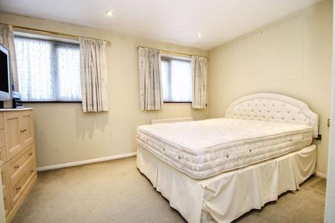 2 bedroom link detached house for sale, Marsworth Close, Hayes