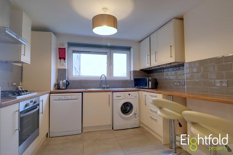 4 bedroom flat to rent, Highbrook Close, Brighton