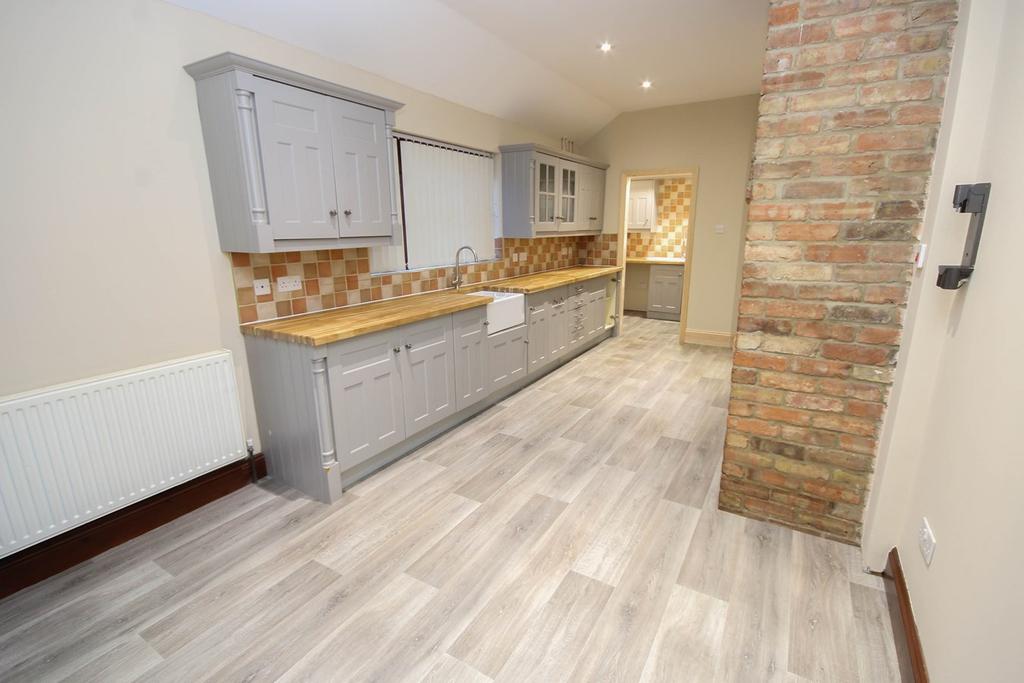 Woodside Close, Dersingham, PE31 4 bed detached bungalow to rent £