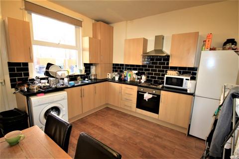 4 bedroom property for sale, Harold Terrace, Burley, Leeds, LS6
