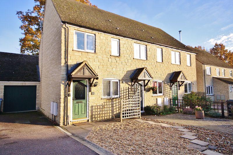 Eton Close, Witney, OX28 3GB 2 bed end of terrace house for sale £295,000