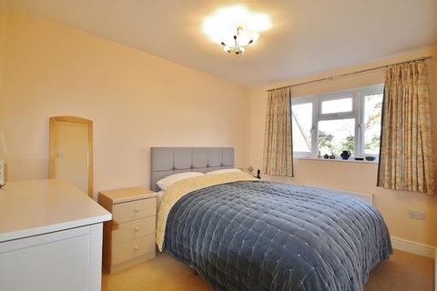 57 Eton Close, Witney, OX28 3GB