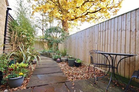 57 Eton Close, Witney, OX28 3GB