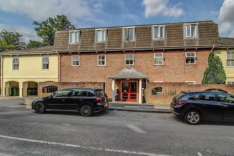 1 bedroom apartment to rent, Ashley Court, York Mews, Alton