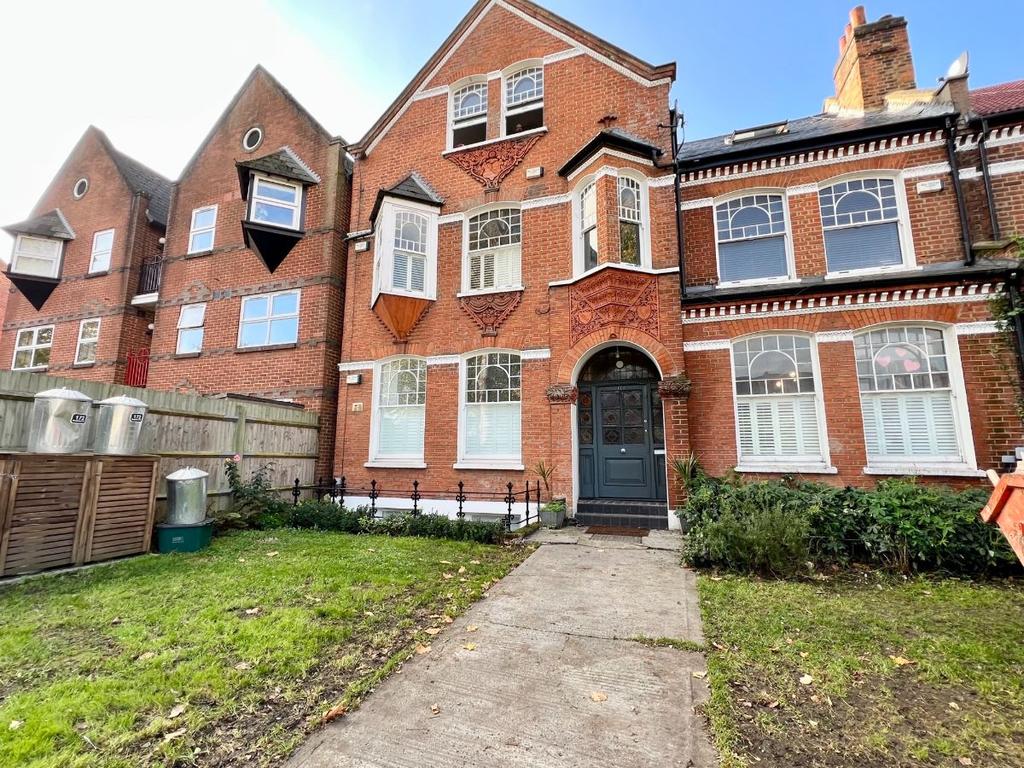 Bedford Hill, Balham 2 bed flat £2,499 pcm (£577 pw)