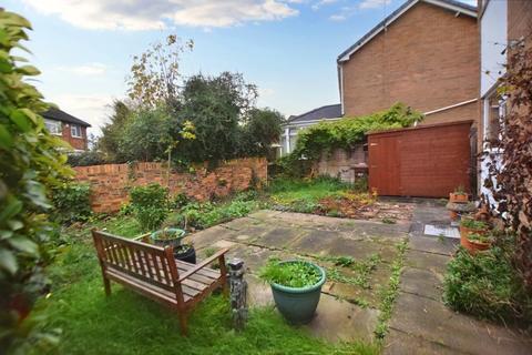 3 bedroom detached house for sale - Oakleigh Avenue, Wakefield, West Yorkshire