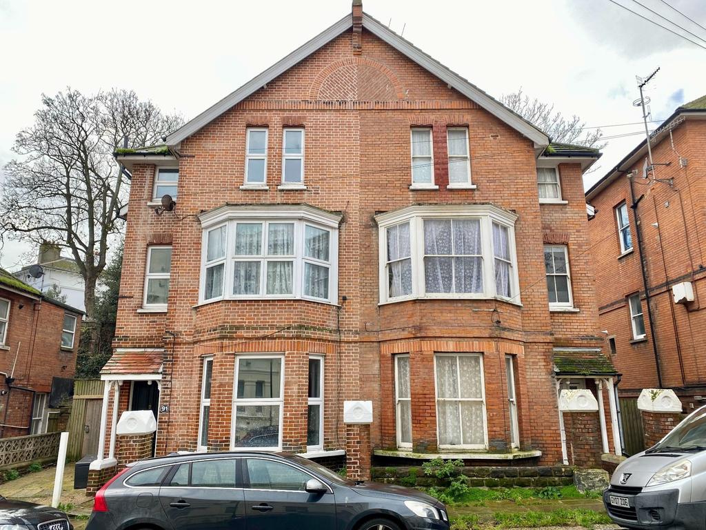 Kenilworth Road, St. LeonardsonSea 4 bed semidetached house £2,250