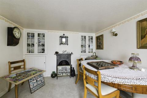 2 bedroom cottage for sale - Brighton Road, Lower Kingswood, Tadworth
