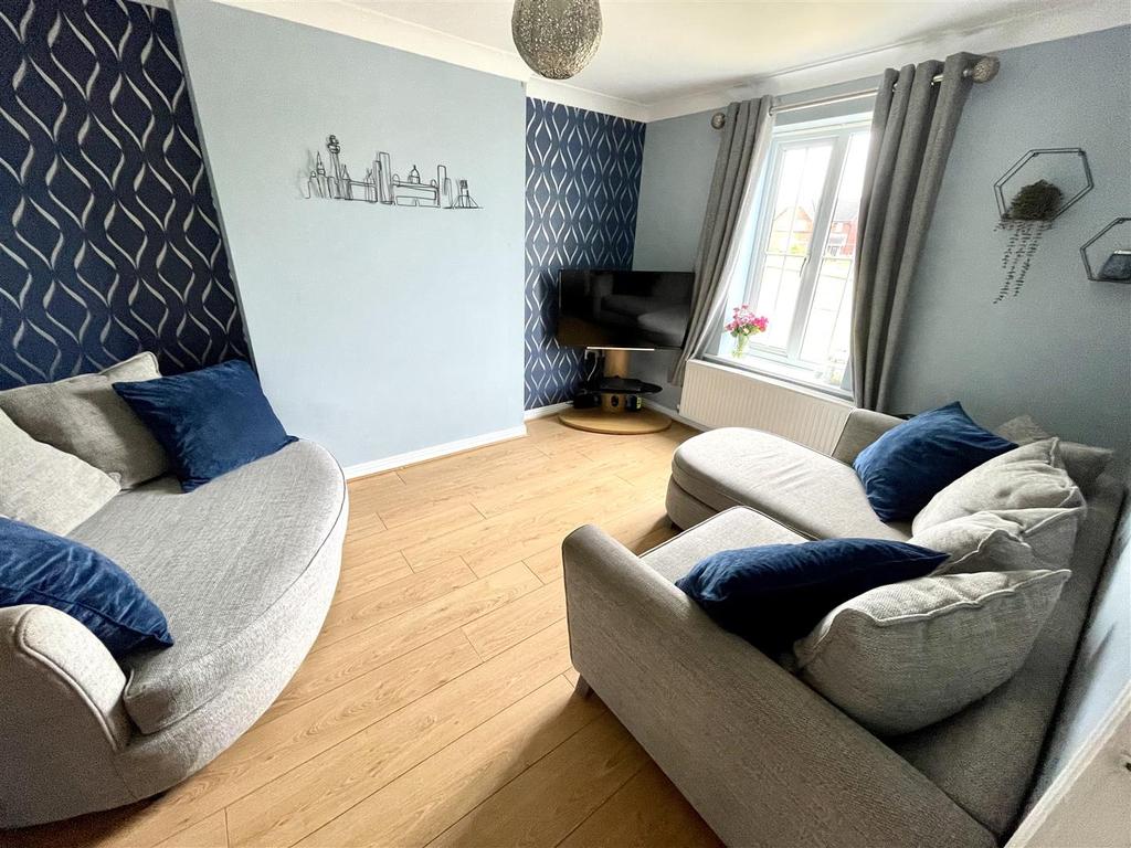 Gibson Close, Kirkby, Liverpool 3 bed semidetached house £159,000