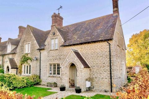 4 bedroom end of terrace house for sale - Down ampney