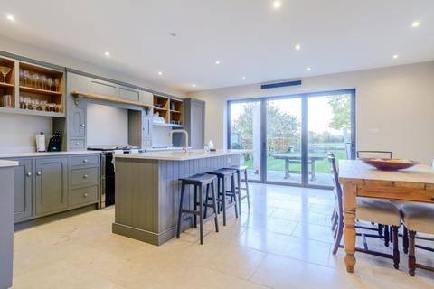 4 bedroom end of terrace house for sale - Down ampney