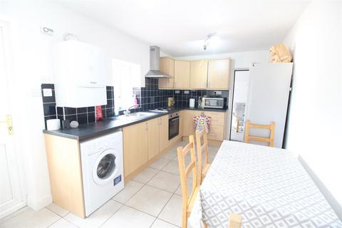 5 bedroom semi-detached bungalow to rent, *£125pppw* Middleton Boulevard, Nottingham, NG8 1AB- UON