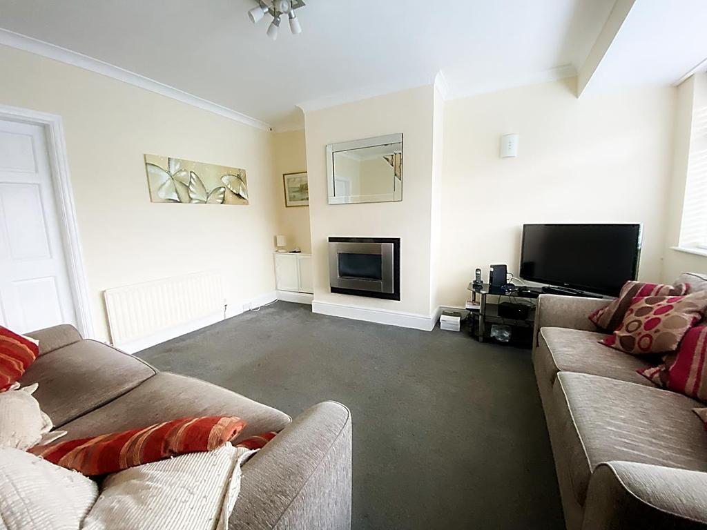 Warkworth Avenue, Kings Estate 2 bed semidetached house £129,950