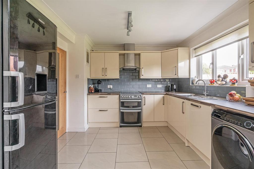 Barnfield Drive, Solihull 4 bed detached house £500,000