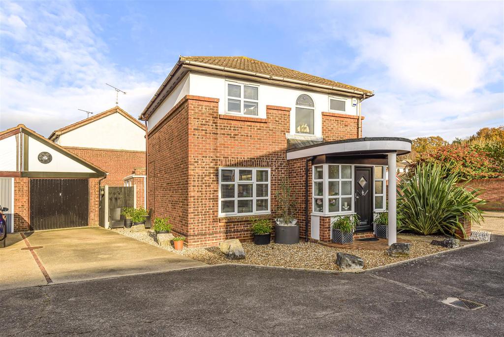 Ilmington Drive, Basildon 3 bed detached house £450,000