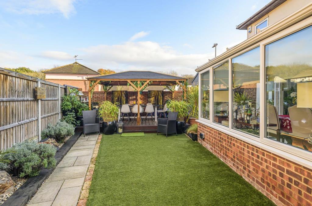 Ilmington Drive, Basildon 3 bed detached house £450,000