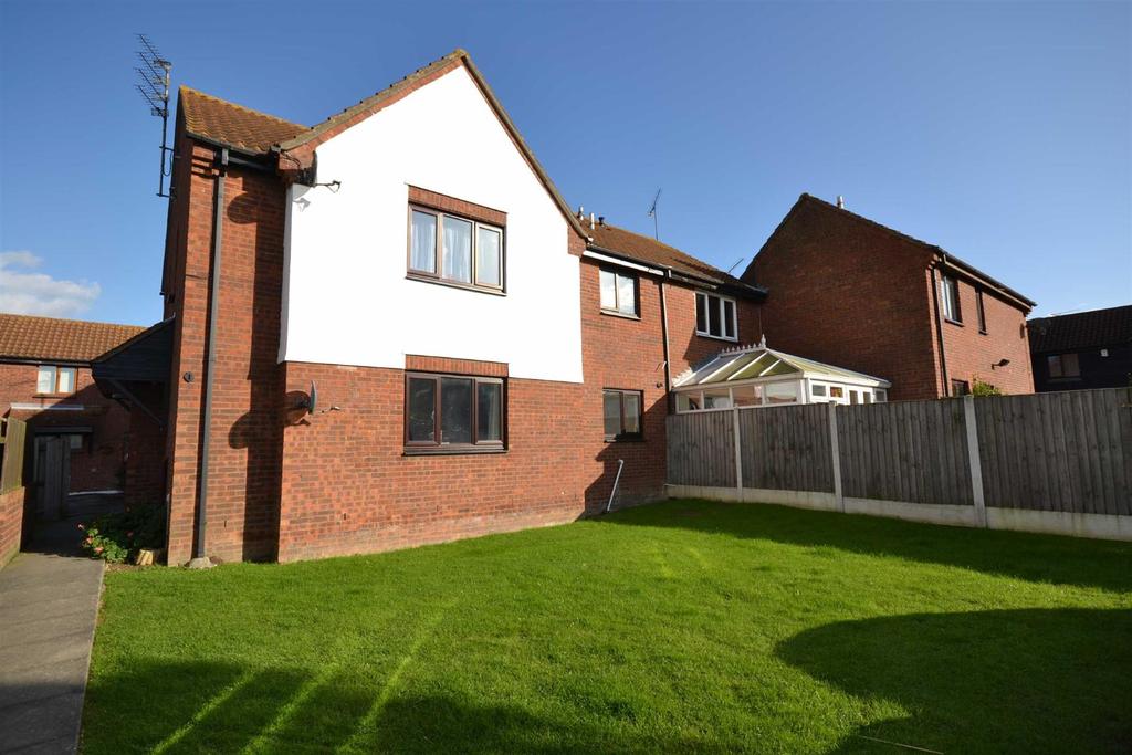 Berry Vale, South Woodham Ferrers Studio £600 pcm (£138 pw)