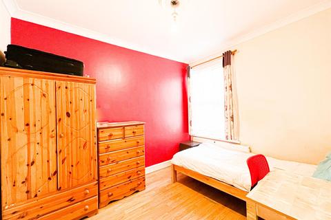 5 bedroom end of terrace house for sale - Atkins Road, Leyton - £500 CASH BACK WHEN YOU BUY WITH BIRCHILLS ON THIS PROPERTY !