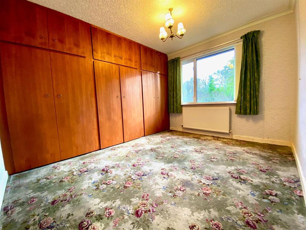 Bed 2.jpg