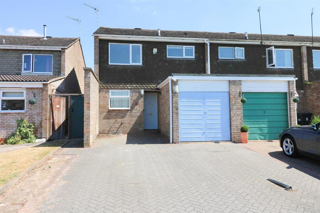 Arundel Close Warwick 3 bed mews £1,025 pcm (£237 pw)