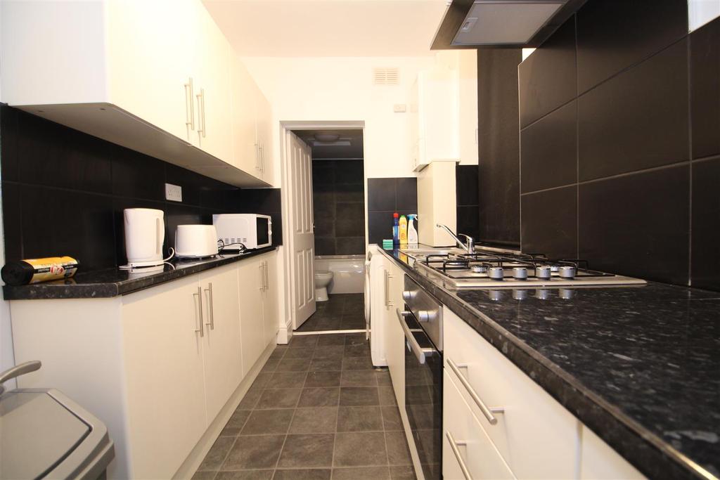 Bruce Street, Leicester 4 bed house £950 pcm (£219 pw)