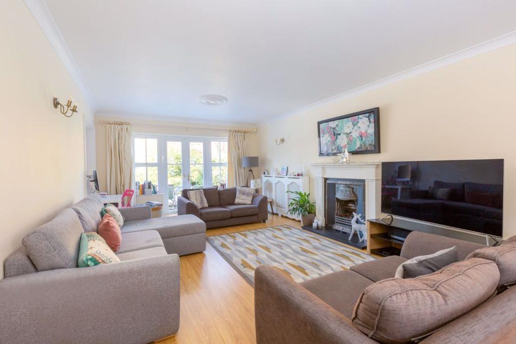 Nutfields, Ightham TN15 9EA 4 bed detached house £3,500 pcm (£808 pw)