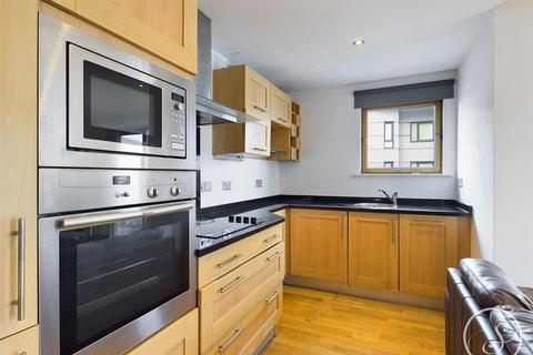 2 bedroom flat to rent, Mcclintock House, The Boulevard, Leeds