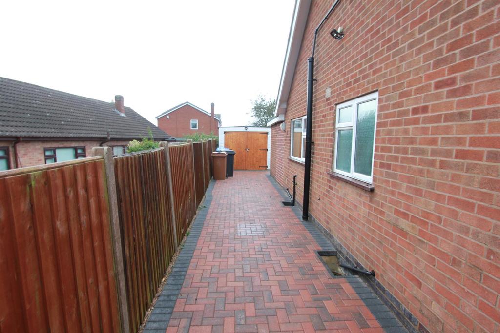 Sharpless Road, Burbage, 2 bed bungalow £900 pcm (£208 pw)