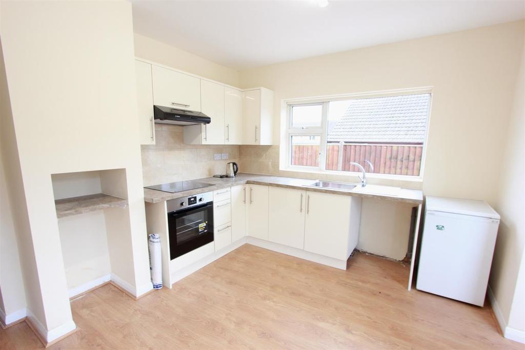 Sharpless Road, Burbage, 2 bed bungalow £900 pcm (£208 pw)