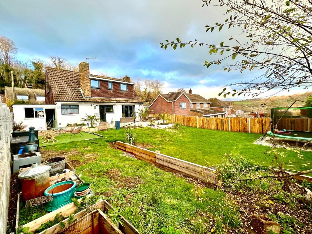 Rear Garden 2.jpg