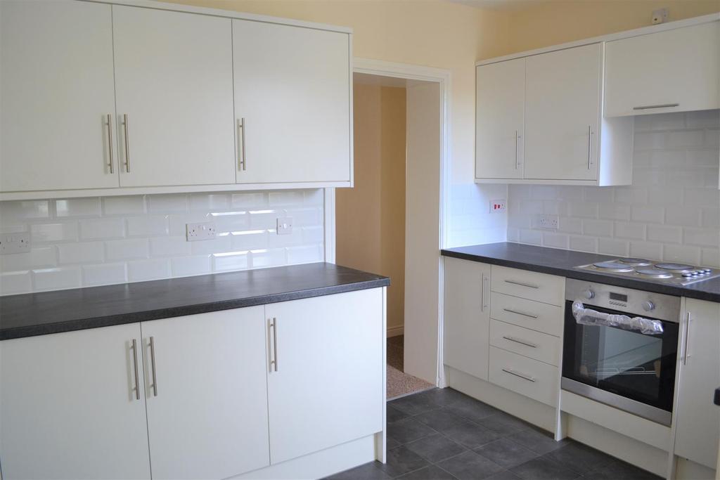 Kitchen 2.jpg