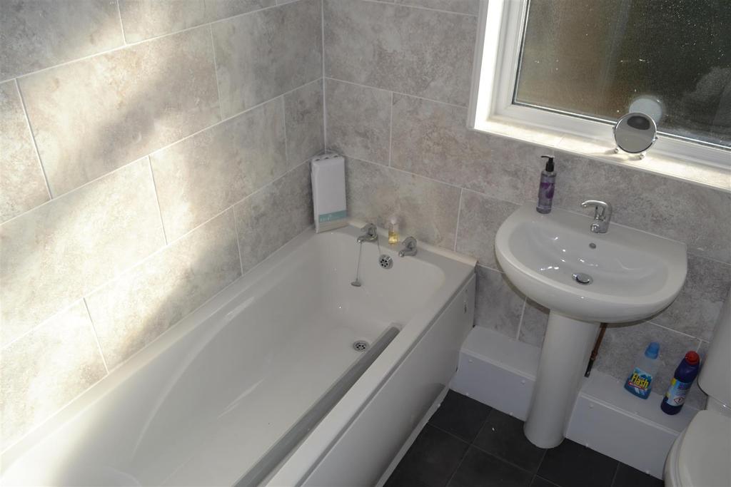 Bathroom 2.jpg