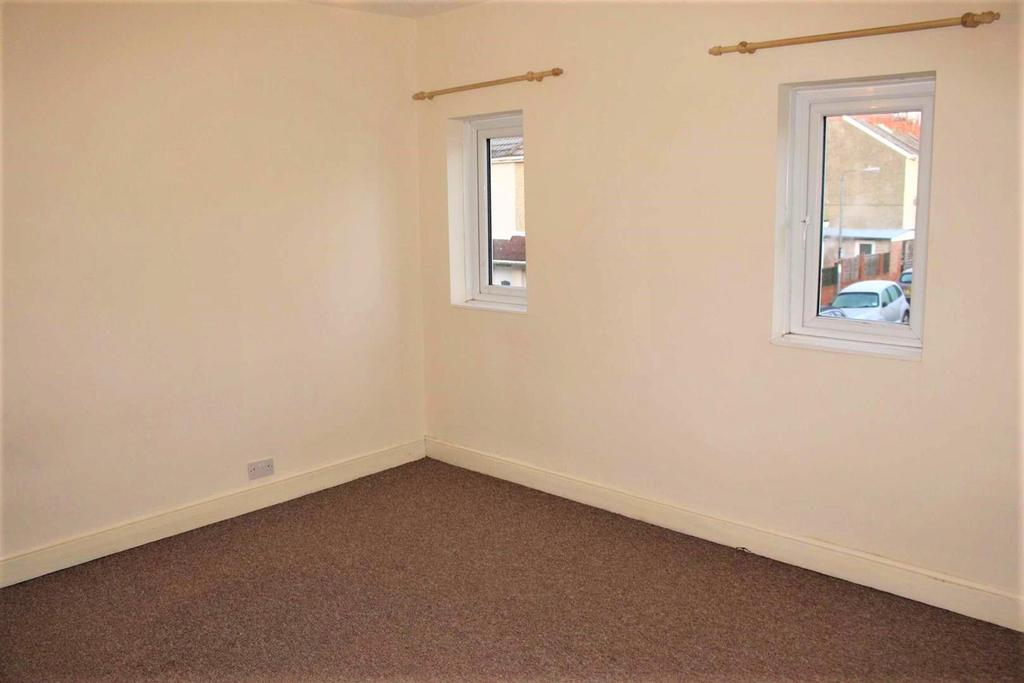 Bedroom 1 1.jpg