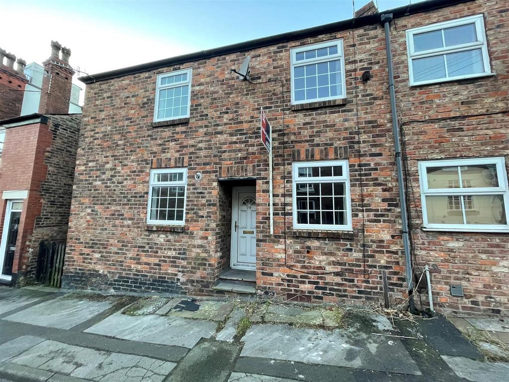 Bridge Street, Macclesfield 2 bed end of terrace house £165,000