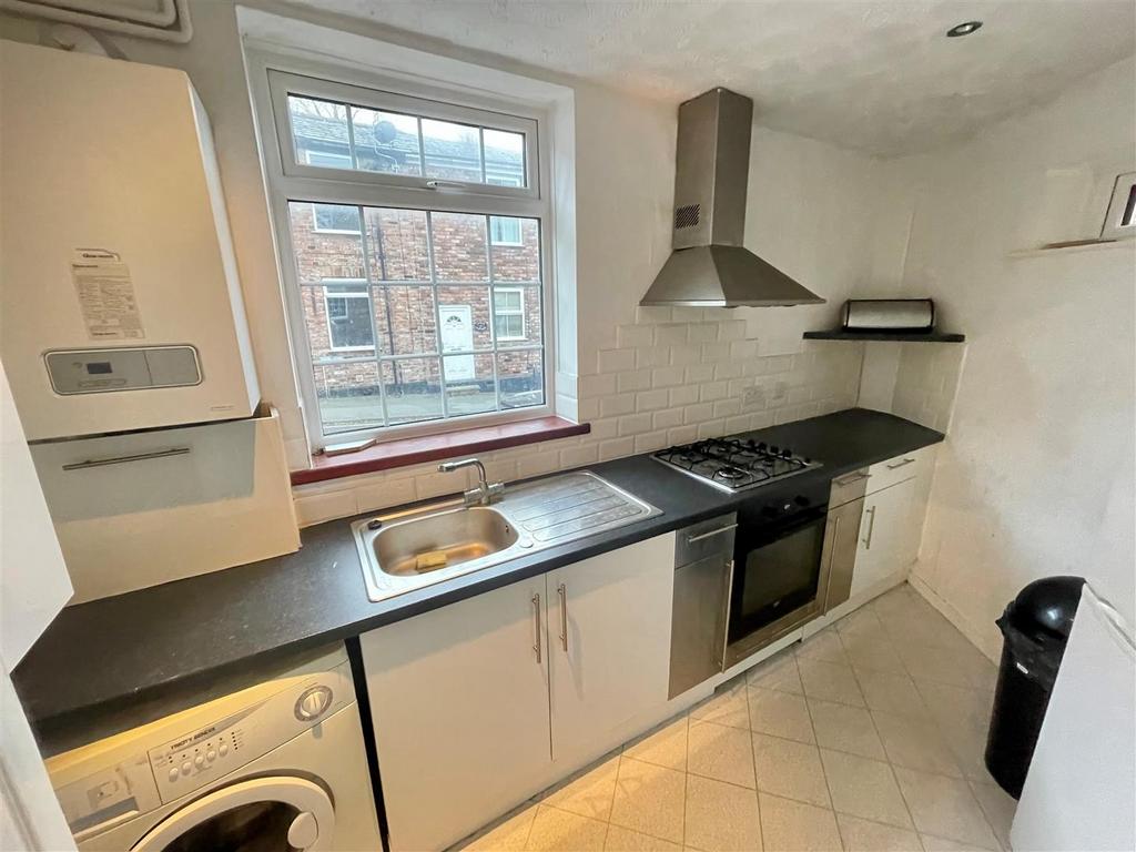 Bridge Street, Macclesfield 2 bed end of terrace house £165,000