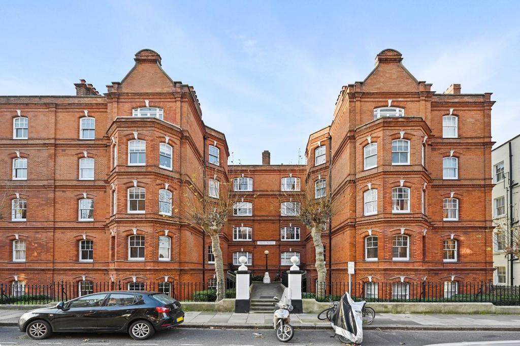 Johnson Mansions, Queens Club Gardens, London W14 3 bed flat - £2,817 pcm  (£650 pw)
