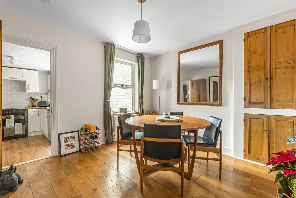 Hartington Street, Bedford 2 bed end of terrace house £275,000